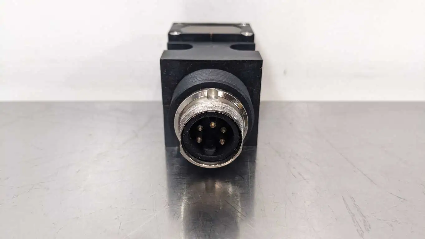 Banner SMW915LVAGQD Photoelectric Sensor 0.3-4.5m 12-28VDC 50mA 26173 - Image 5