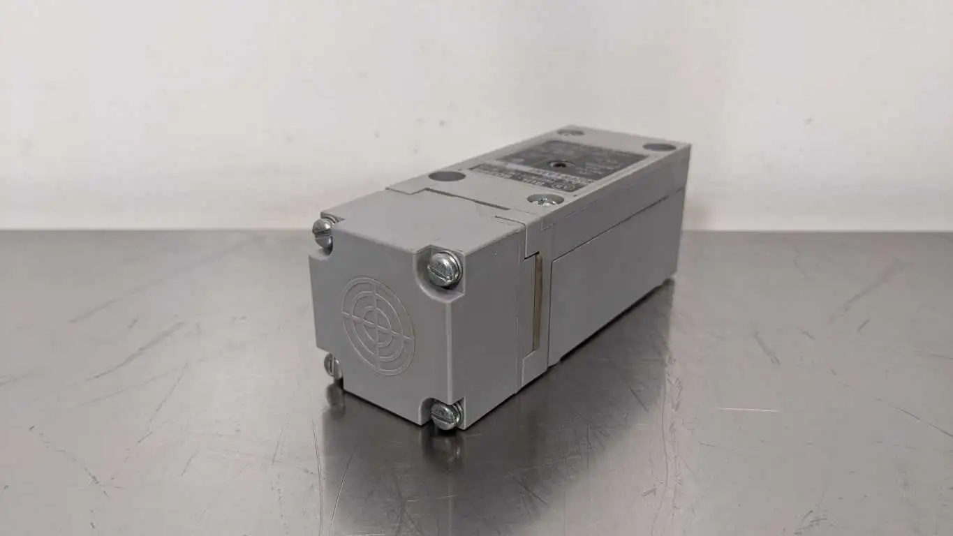 Allen-Bradley 802PR-LAAH1 Self-Contained Proximity Switch Ser C 1/2-14 NPT Top Sensing - Image 5