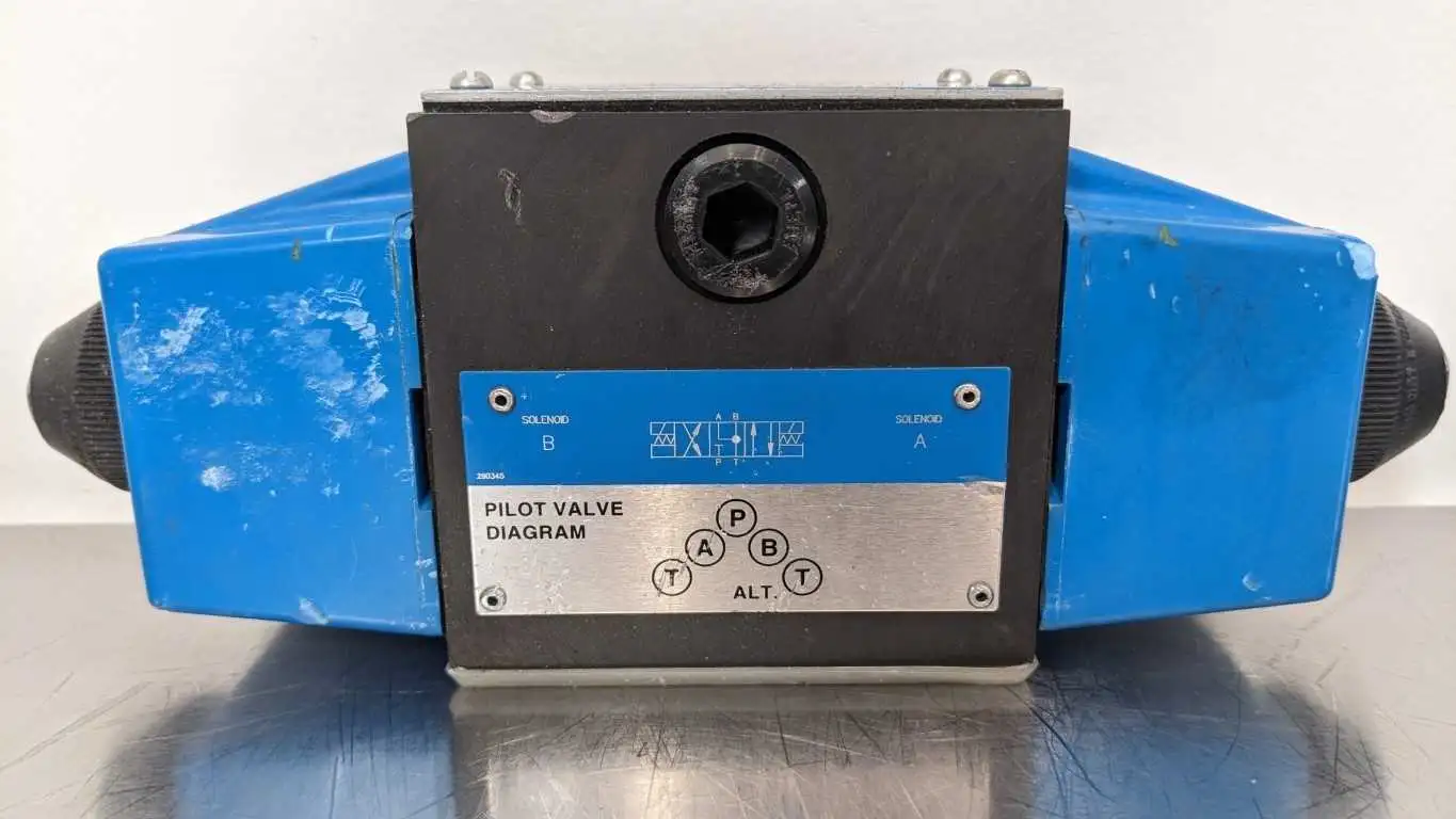 Vickers DG4S4-016C-B-60 Pilot Valve Eaton 110/120VAC 868982 Solenoid Coils - Image 2