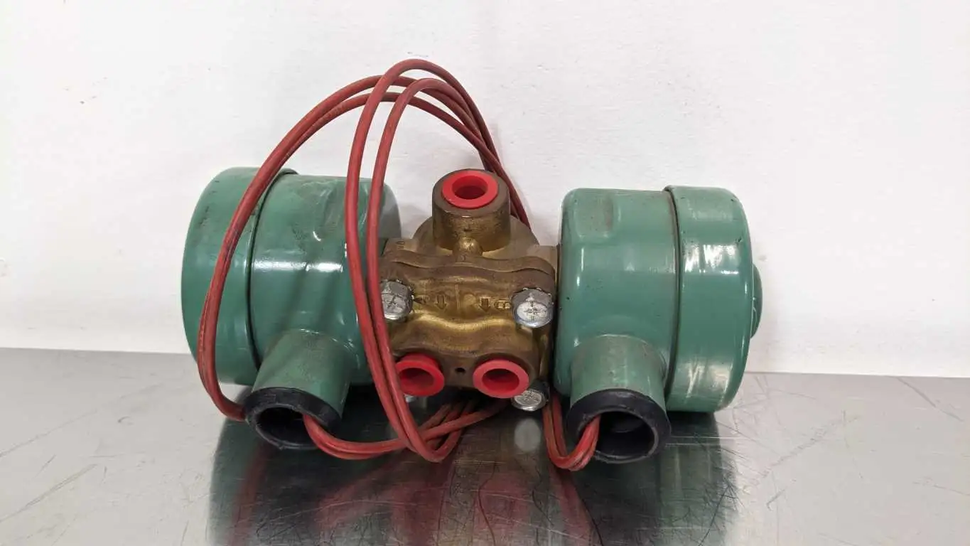 Asco EF8342C20 Dual Coil Solenoid Valve 1/4" 125 PSI Gas Water LT Oil - Image 3