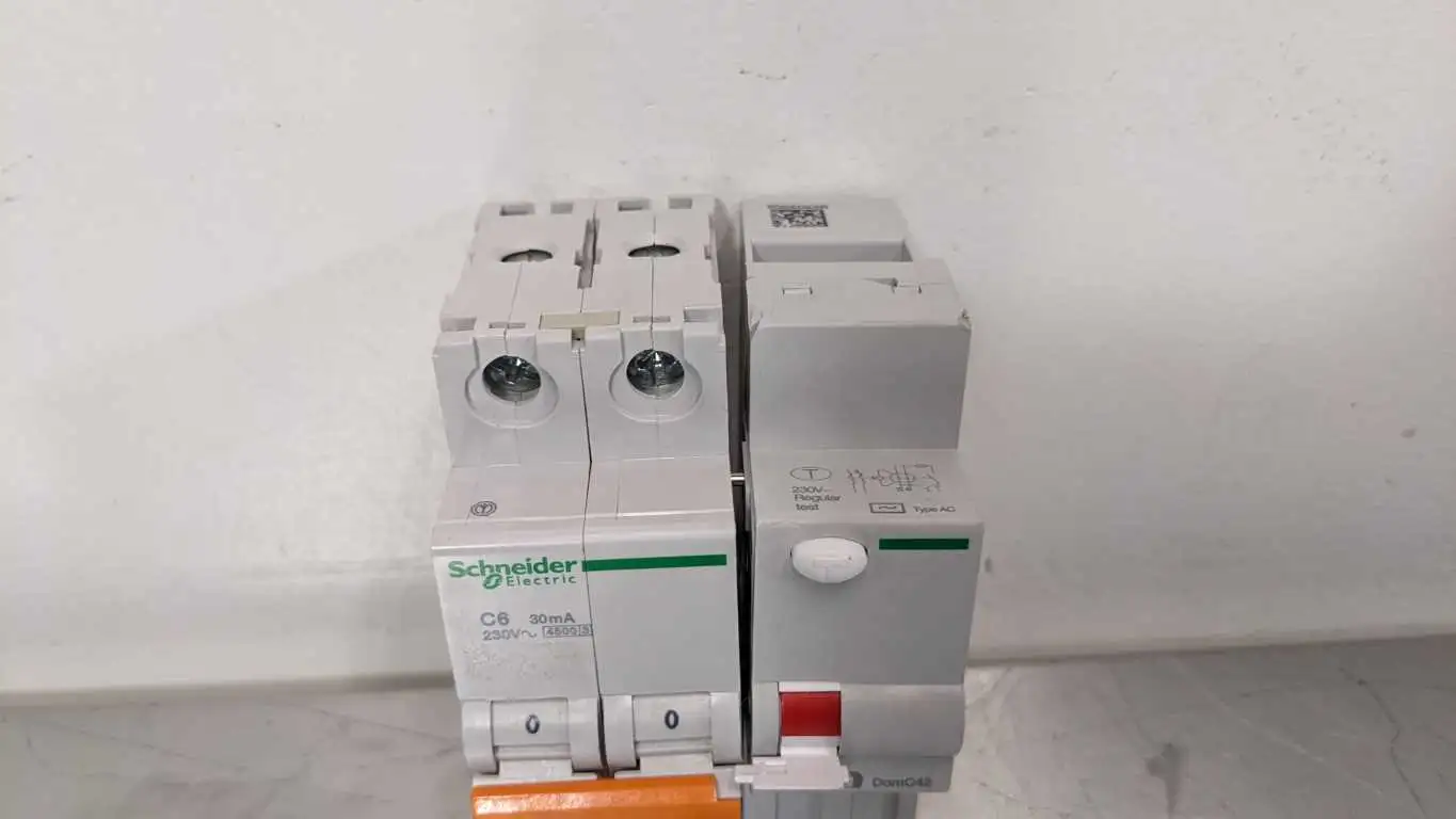 Schneider Electric DomC42 Differencial Miniature Circuit Breaker 6A C6 30mA - Image 2