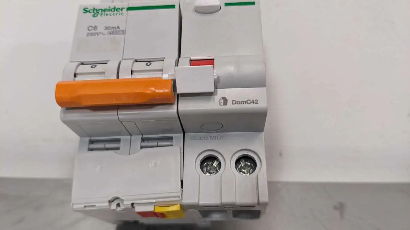 Schneider Electric DomC42 Differencial Miniature Circuit Breaker 6A C6 30mA - Image 3