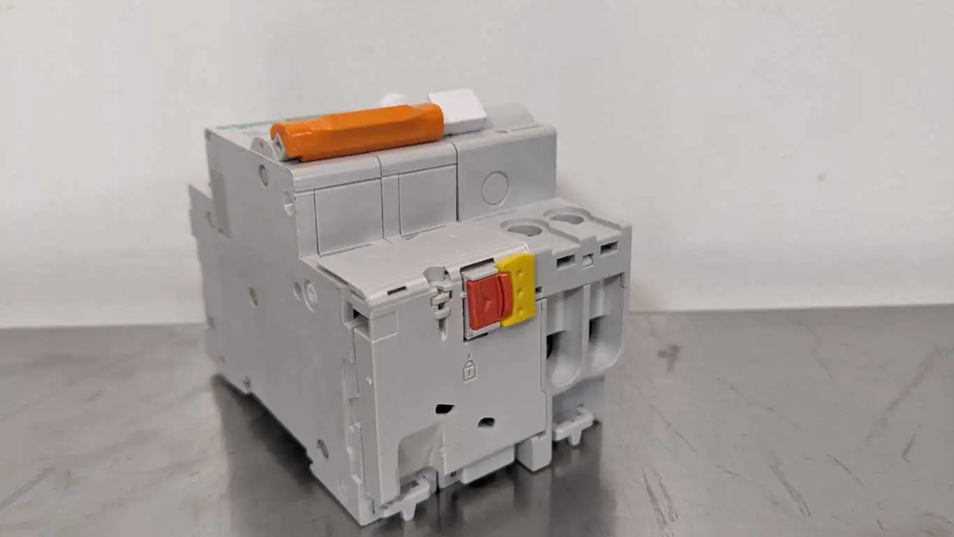 Schneider Electric DomC42 Differencial Miniature Circuit Breaker 6A C6 30mA - Image 4
