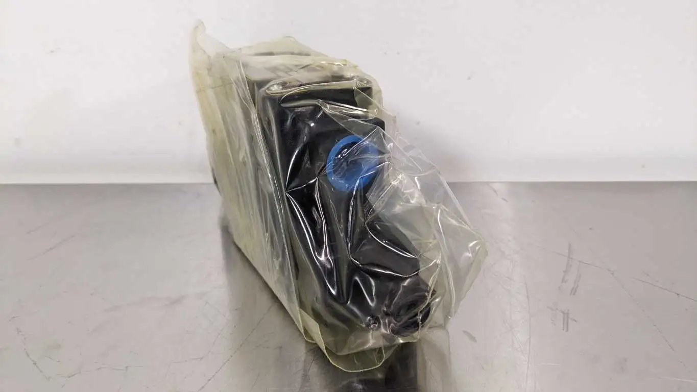 Parker D1VW1CNYCH-75 Directional Control Valve 3 Position 110/120VAC - Image 3