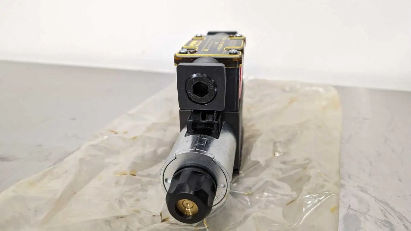 Parker D1VW004CNJG5 Directional Control Valve 5000 PSI 24VDC 1.39A 24VDC - Image 4