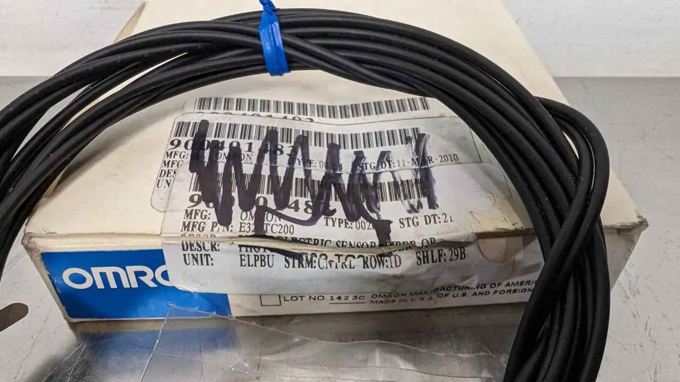 Omron E32-TC200 Photoelectric Sensor - Image 3