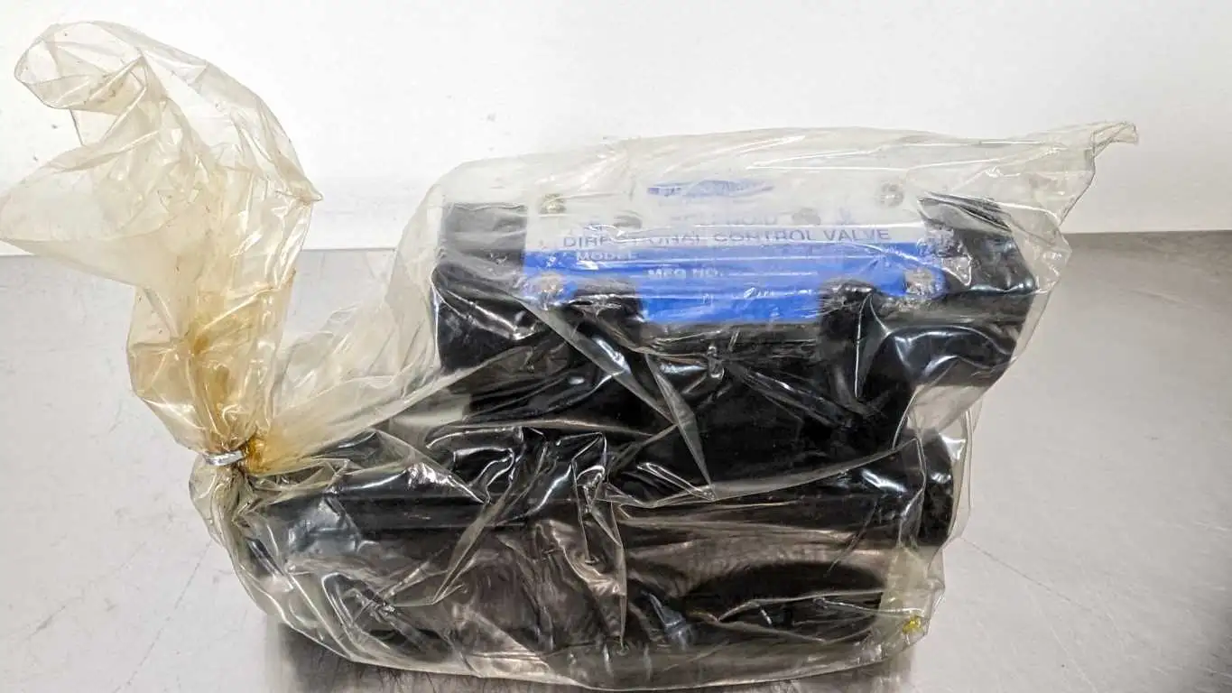 International Fluid Power DG03-2A-115VAC82WB Directional Control Valve - Image 2