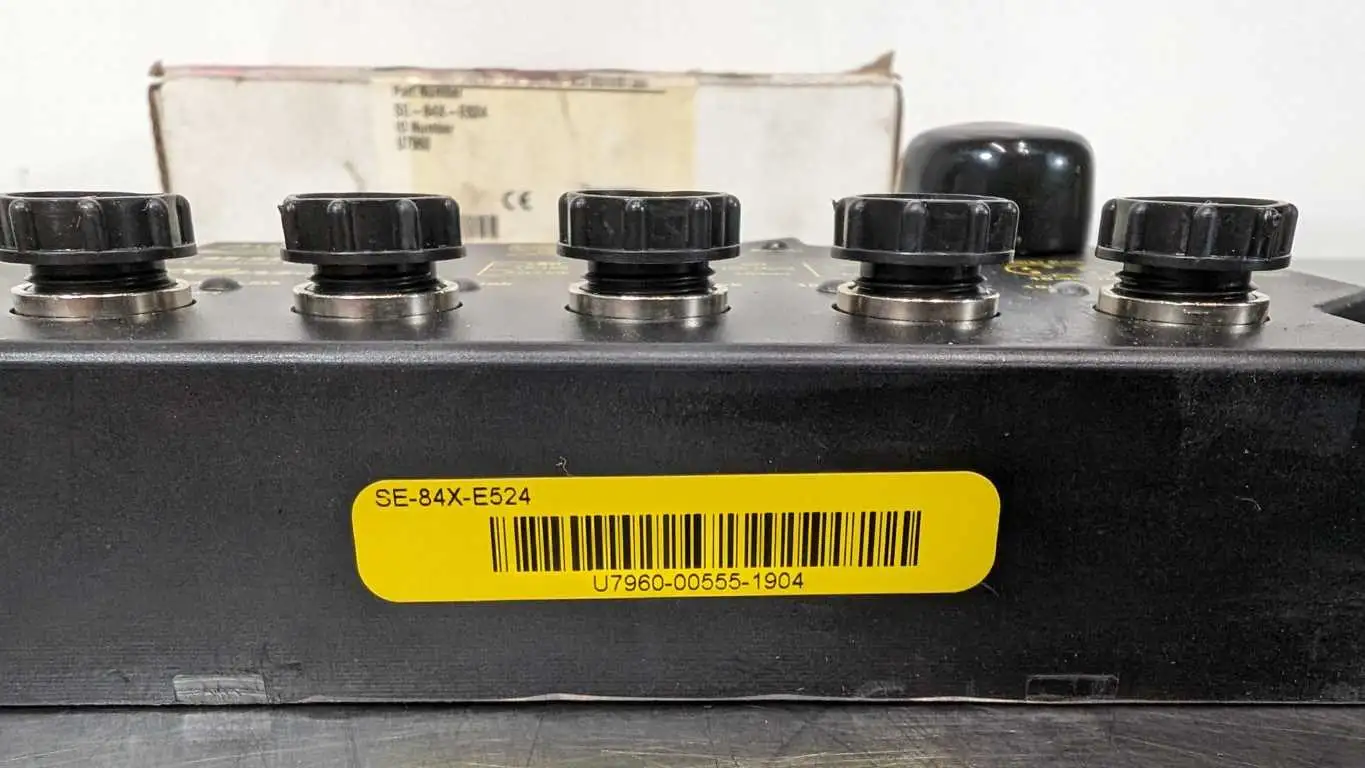 interlinkBT SE-84X-E524 Industrial Ethernet Switch U7960 5-Port Bus Stop Turck - Image 4