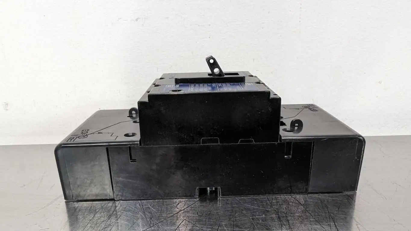 Mitsubishi NF30-CS 3A Circuit Breaker 3A 500VAC 3A 3 Pole No-Fuse 500VAC - Image 2