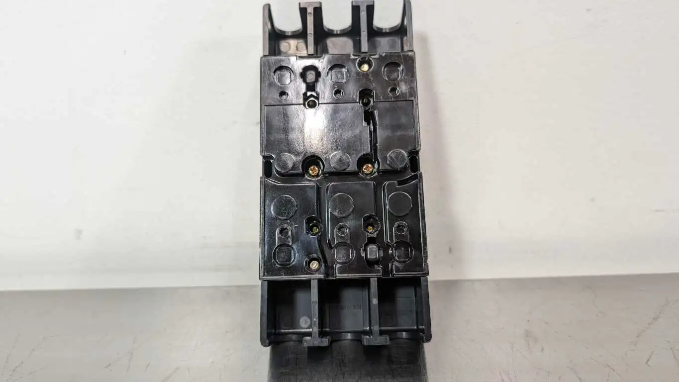 Mitsubishi NF30-CS 3A Circuit Breaker 3A 500VAC 3A 3 Pole No-Fuse 500VAC - Image 3
