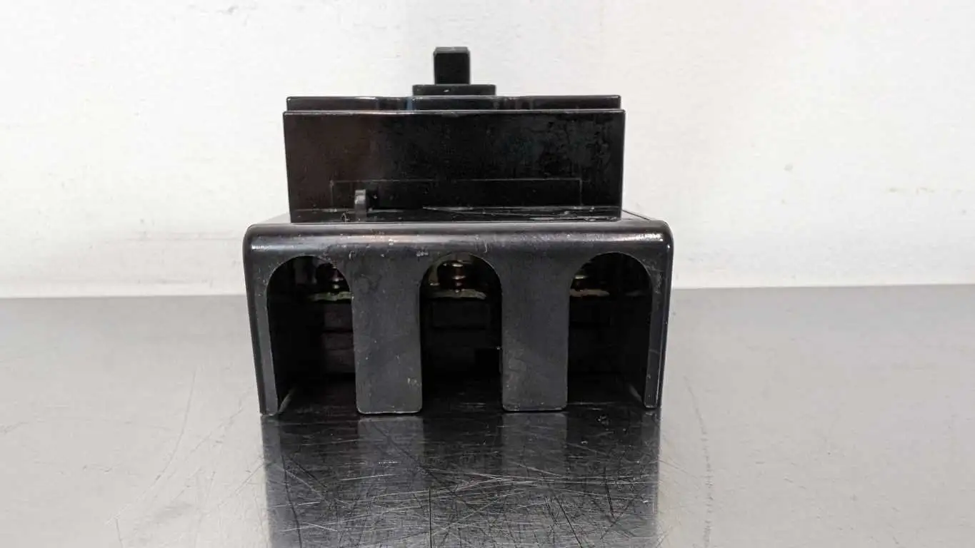 Mitsubishi NF30-CS 3A Circuit Breaker 3A 500VAC 3A 3 Pole No-Fuse 500VAC - Image 4