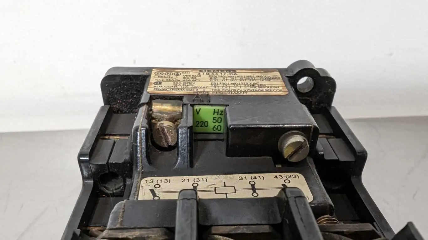 Siemens 3TB4417-0A Contactor 3TB4417-OA 220V Coil Size 2 - Image 4