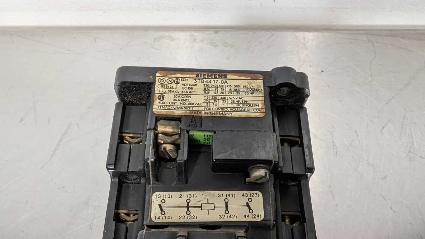 Siemens 3TB4417-0A Contactor 3TB4417-OA 220V Coil Size 2 - Image 5