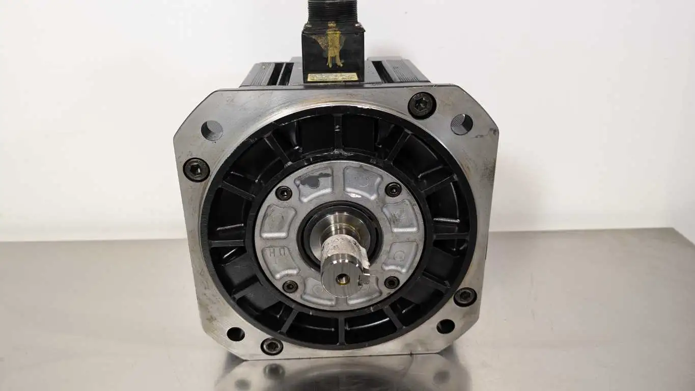 Yaskawa SGMD-32B2ABF AC Servo Motor 2000 RPM 200VAC 20.9 3200 15.3nm 3200w - Image 2