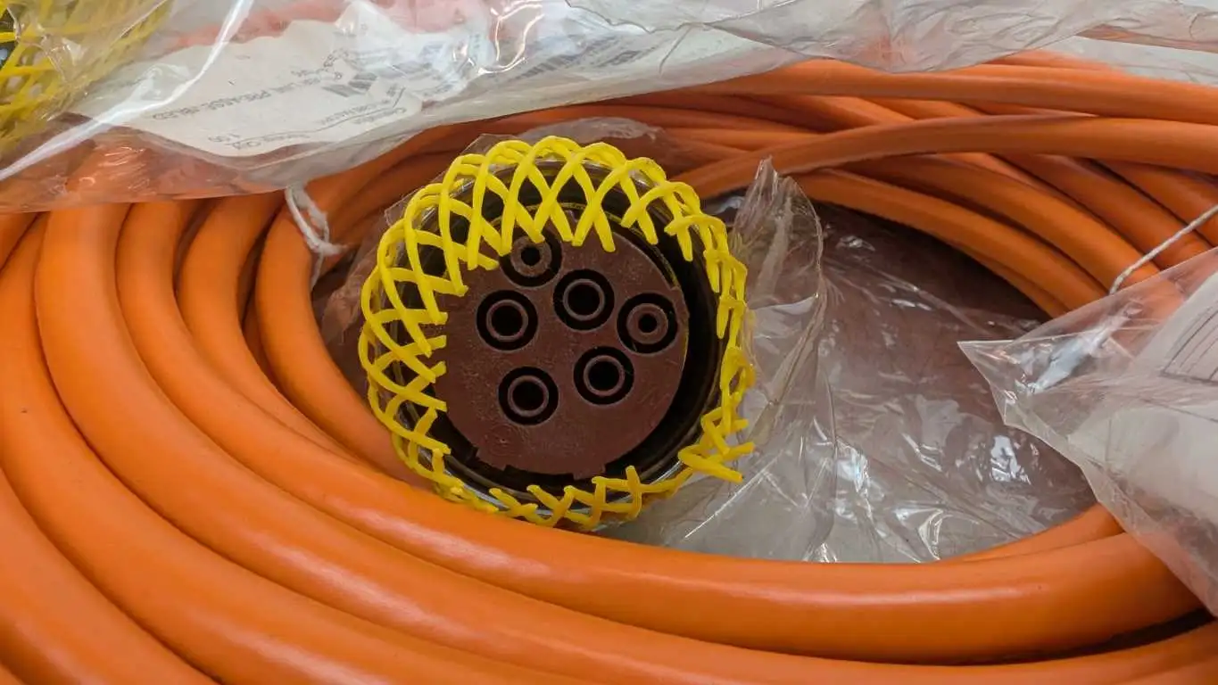 Siemens 6FX5002-5CS31-1CF0 Power Cable - Image 3