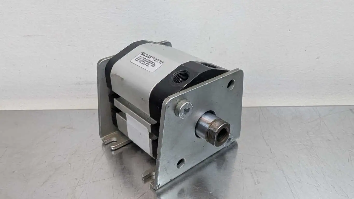 Parker P1M040FDNP9M025 Compact Cylinder 150PSI - Image 2