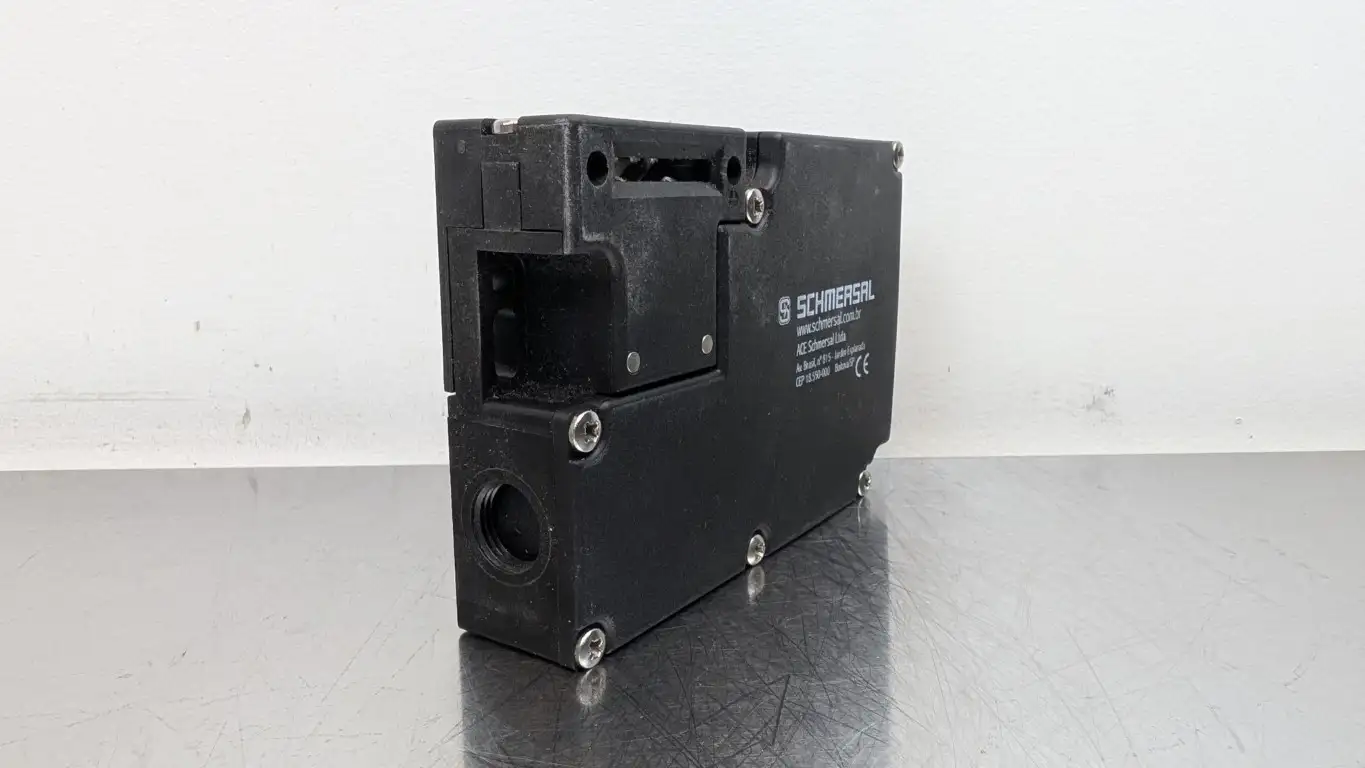 Schmersal AZM 161SK-12/12RK-024 Safety Interlock Switch 19441501 24V AC/DC - Image 3