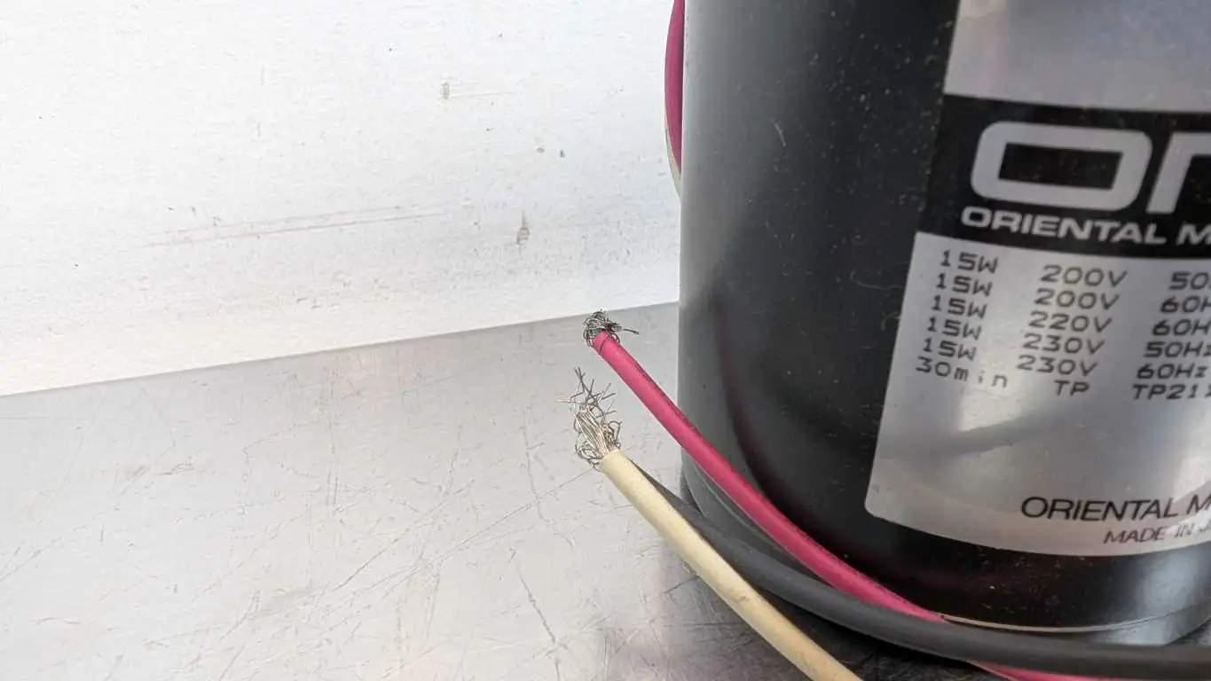 Oriental Motor 3RK15GN-CWE Reversible Motor 1/50HP 10/12 RPM 200-230VAC 15W - Image 3