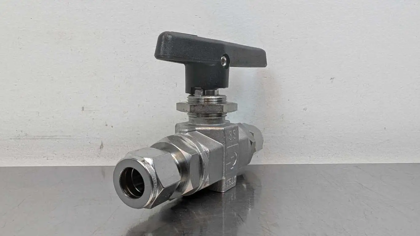 Parker 8A-B8LJ-SSP Stainless Steel Ball Valve 1/2" NPT 6000 PSI - Image 2
