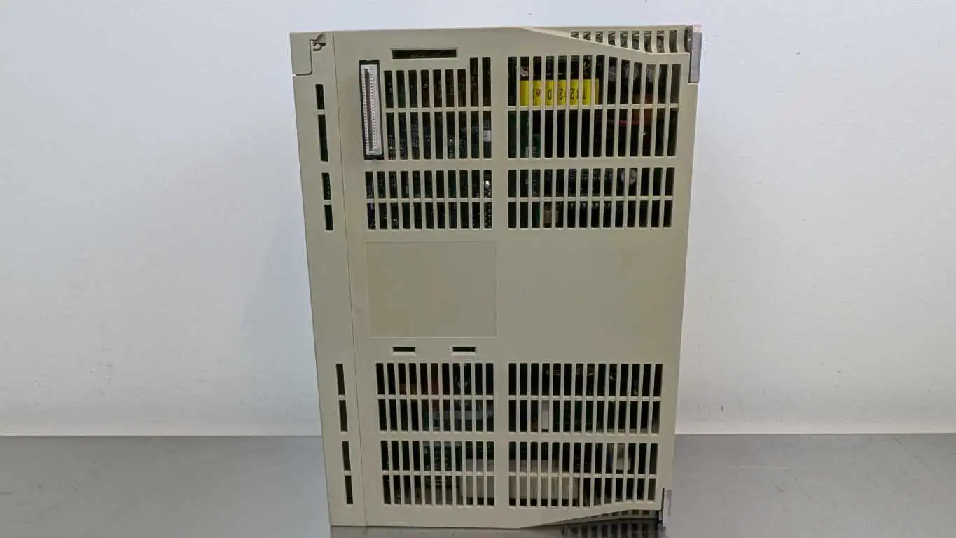 Yaskawa SGDH-20AE Servo Drive ServoPack 0-300Hz 200-230VAC 12A to 0-230VAC 18.5A - Image 2