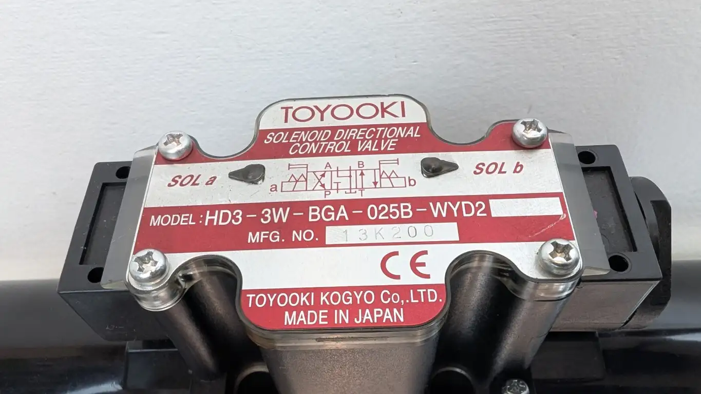 Toyooki HD3-3W-BGA-025B-WYD2 Solenoid Directional Control Valve 24VDC - Image 4
