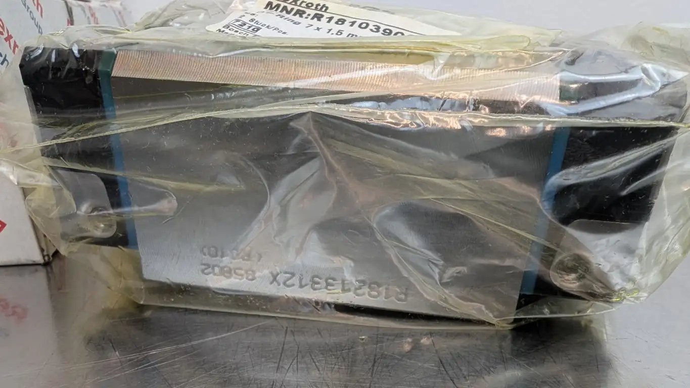 Rexroth R18213312X High Precision Roller Runner Block RWD-035-SNH-C3-S-2 35mm - Image 2