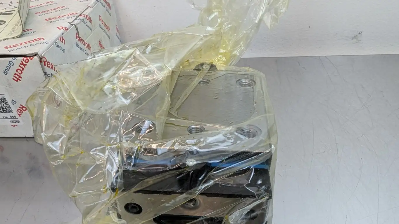 Rexroth R18213312X High Precision Roller Runner Block RWD-035-SNH-C3-S-2 35mm - Image 5