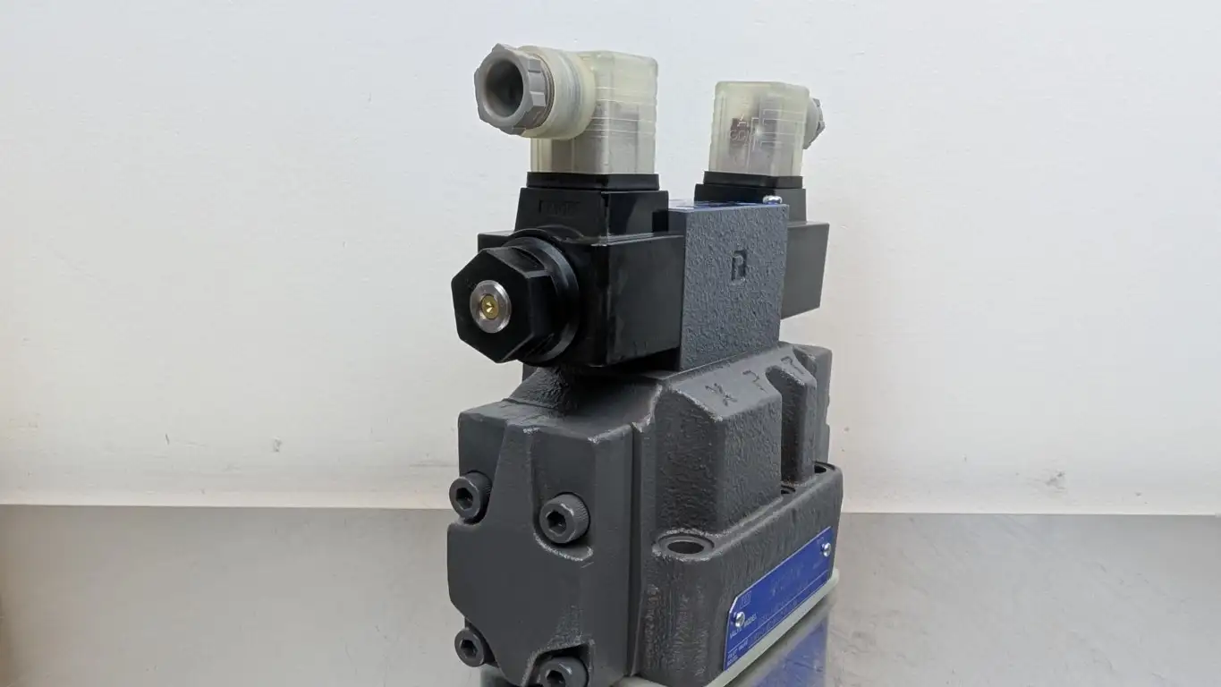 Tokyo Keiki DG5V-7-6C-E-U7-T-86-JA Pilot Operated Directional Control Valve 48293139 - Image 6