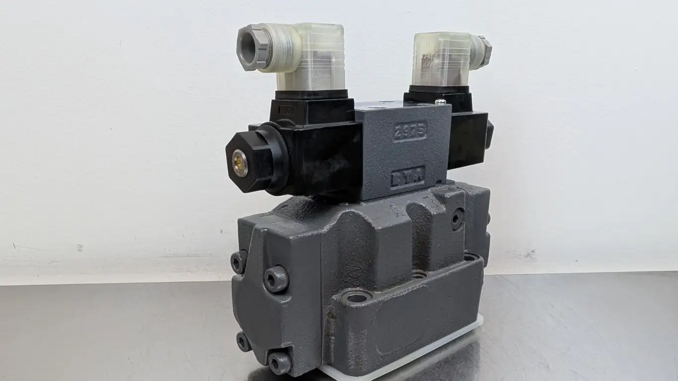 Tokyo Keiki DG5V-7-6C-E-U7-T-86-JA Pilot Operated Directional Control Valve 48293139 - Image 7