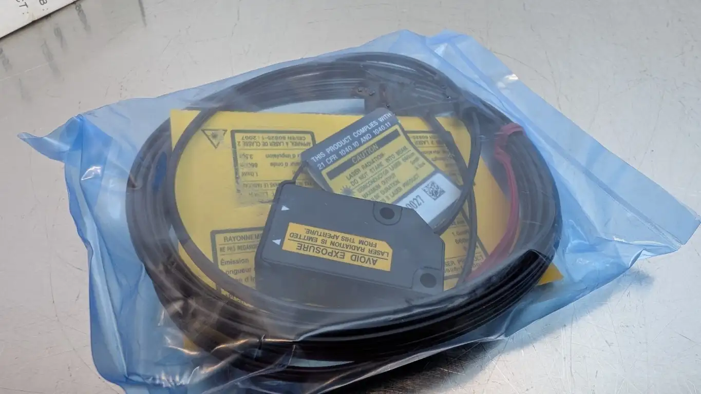 Keyence LV-H42 Reflective Sensor Head 250/500/1000mm Long Distance - Image 2