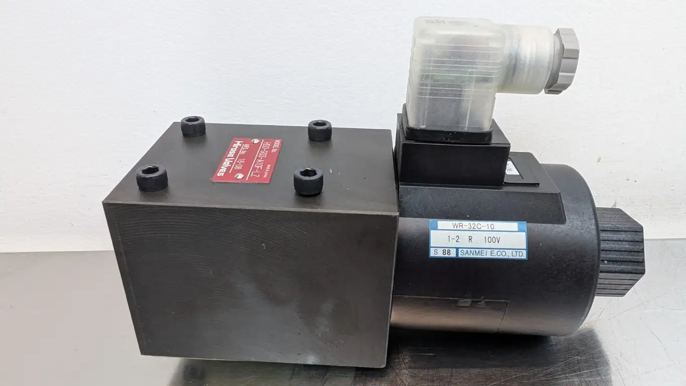 Hirose HS0-G03-A10F-LZ Solenoid Valve WR-32C-10 100VAC Coil