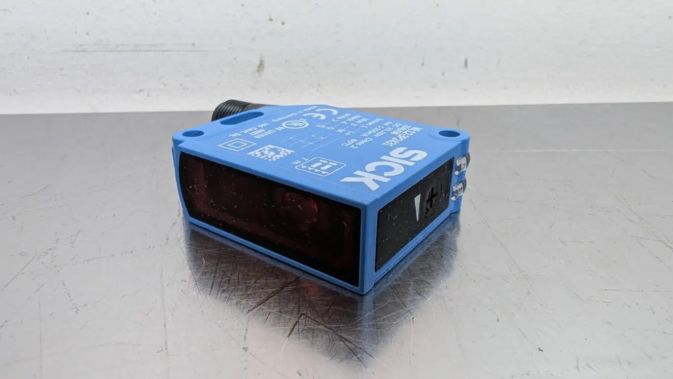 Sick WL12-3P2431 Photoelectric Retro-Reflective Sensor 1041436 0-7m Max 0-5m - Image 4