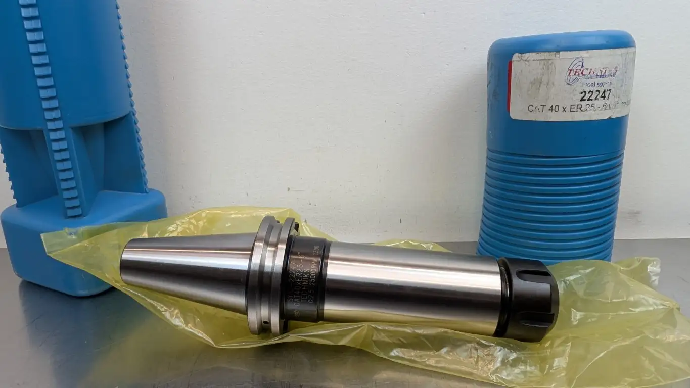 Techniks SYIC-22247 Collet Chuck CAT40xER25-6″ 25000 RPM with Coolant Nut