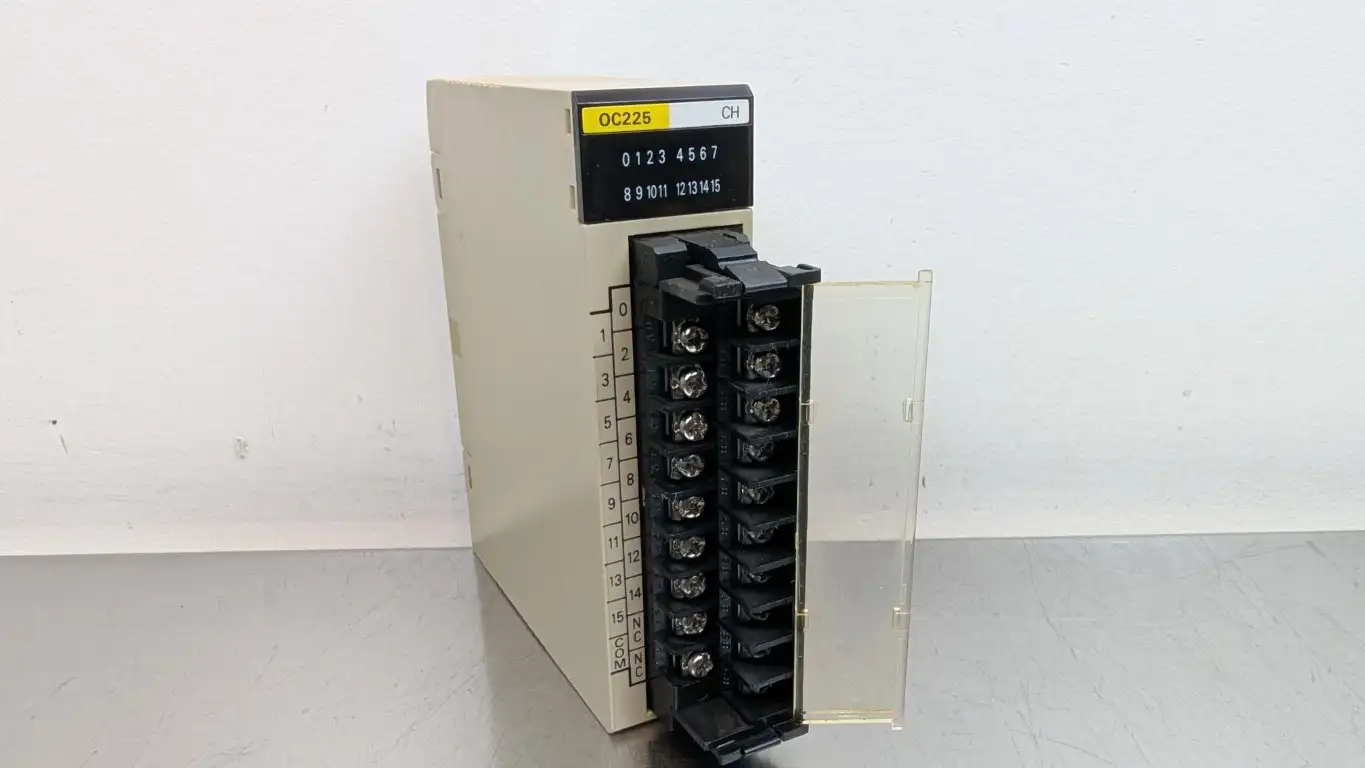 Omron C200H-OC225 Output Module 250VAC/24VDC 2A/ Point 8A Unit