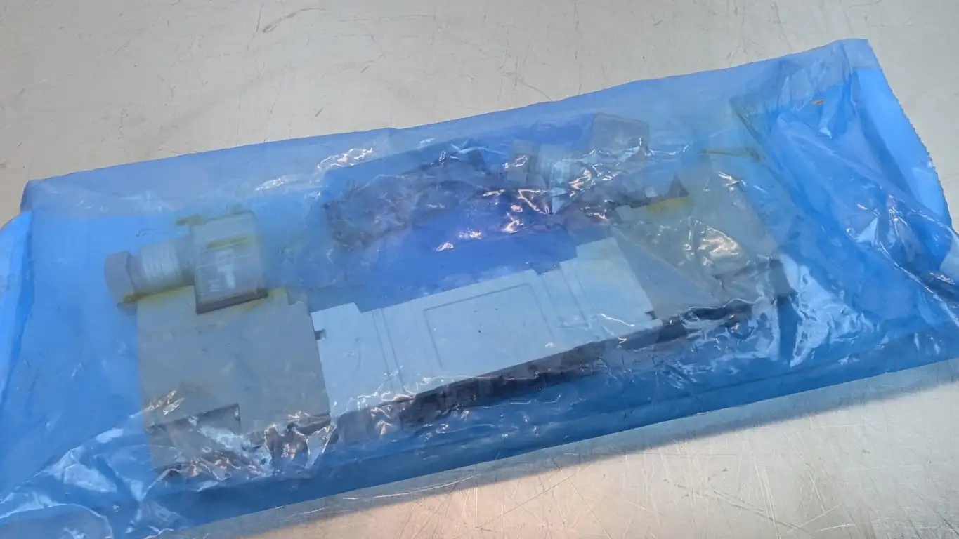 SMC STY5240-5DZ Double Solenoid Base Valve 24VDC Coil - Image 2