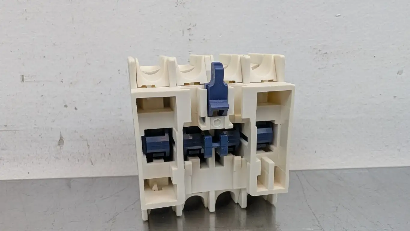 Schneider Electric LADN04 Auxiliary Contact 4NC 690VAC 10A - Image 3