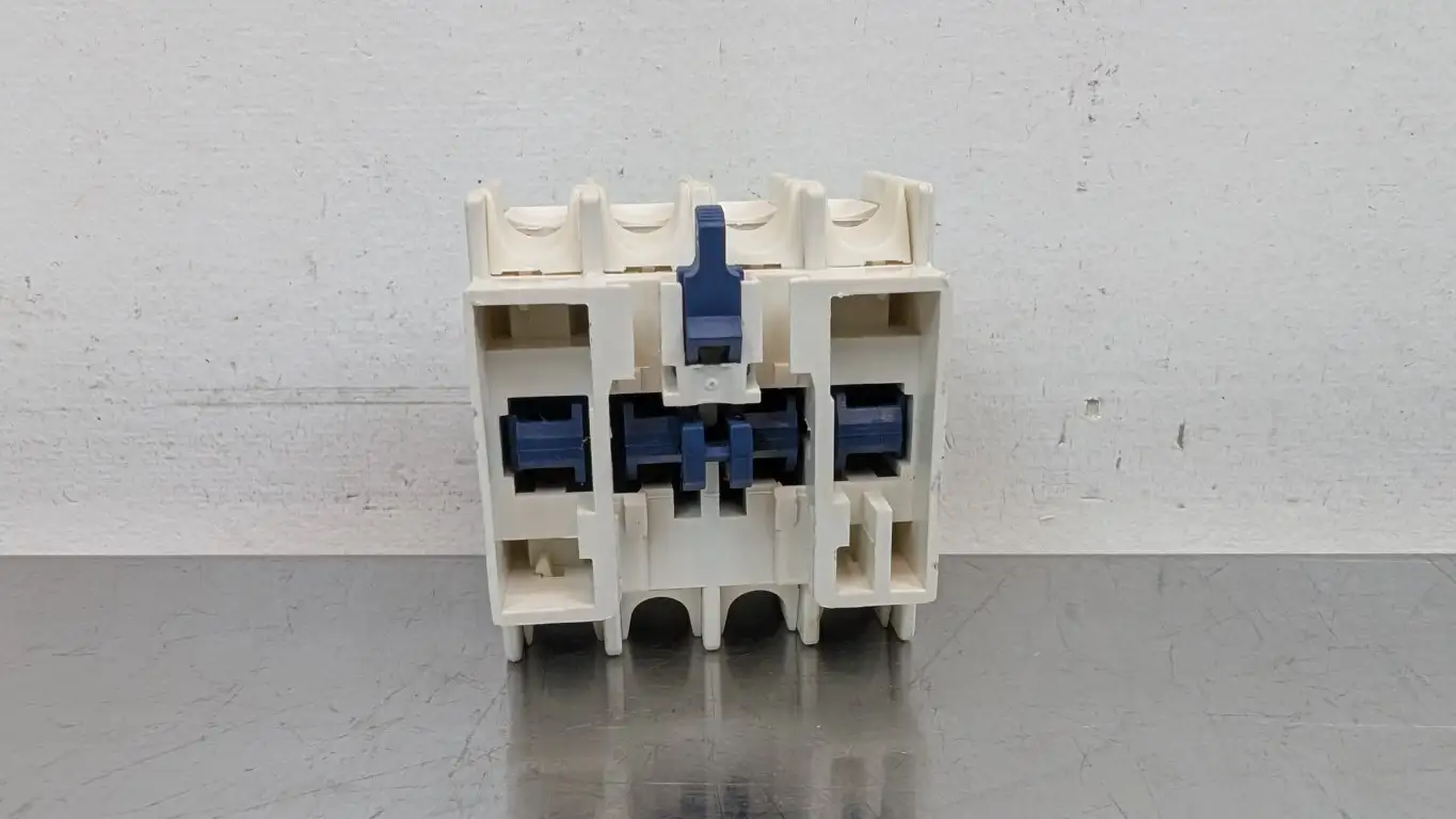 Schneider Electric LADN40 Auxiliary Contact 4NO 690VAC 10A - Image 4