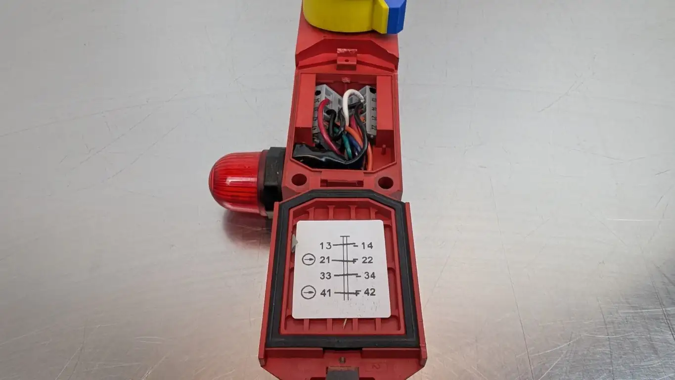 Euchner RPS3131SC100BHA10LL024 Safety Switch 094083 50V 3A - Image 5