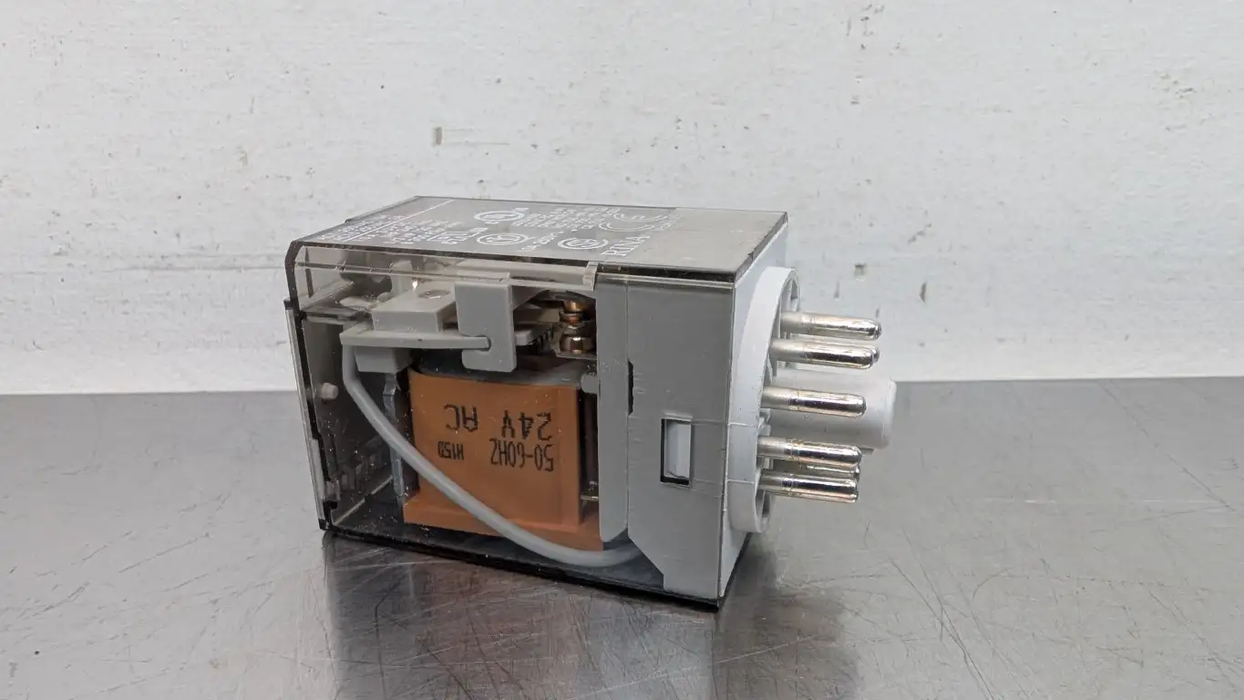 Allen-Bradley 700-HA33A24 Relay Ser D 24VAC Coil 24VAC 10A - Image 3