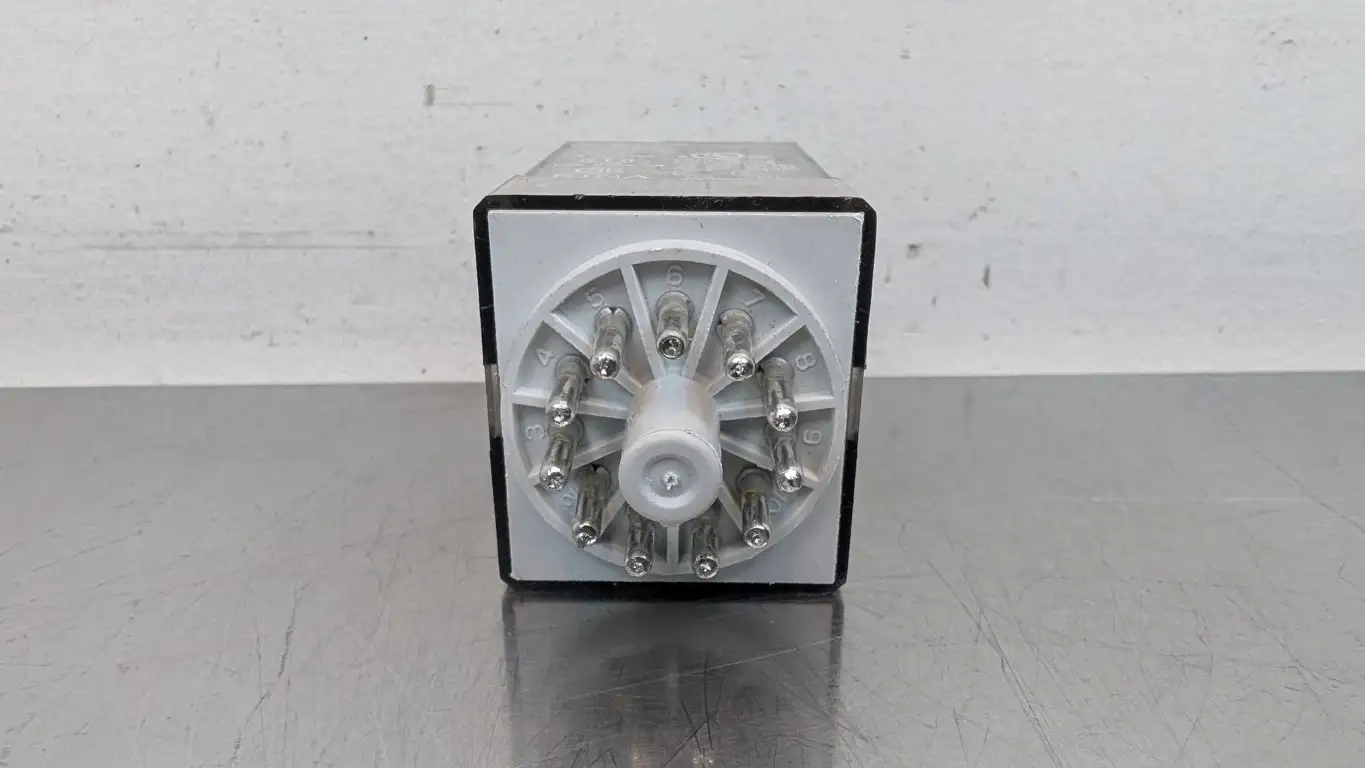 Allen-Bradley 700-HA33A24 Relay Ser D 24VAC Coil 24VAC 10A - Image 4