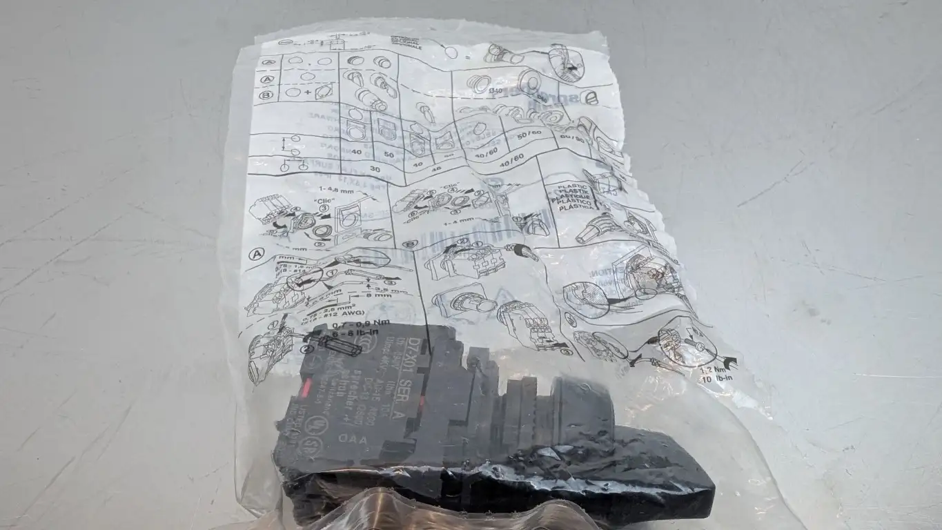 sprecher+schuh D7P-SM22 Maintained Selector Switch Ser A 2 Position Black - Image 3