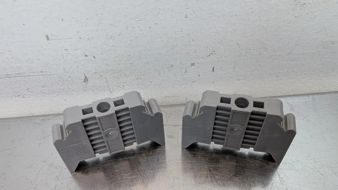 2 Pack Phoenix Contact E/NS 35 N End Clamp - Image 2