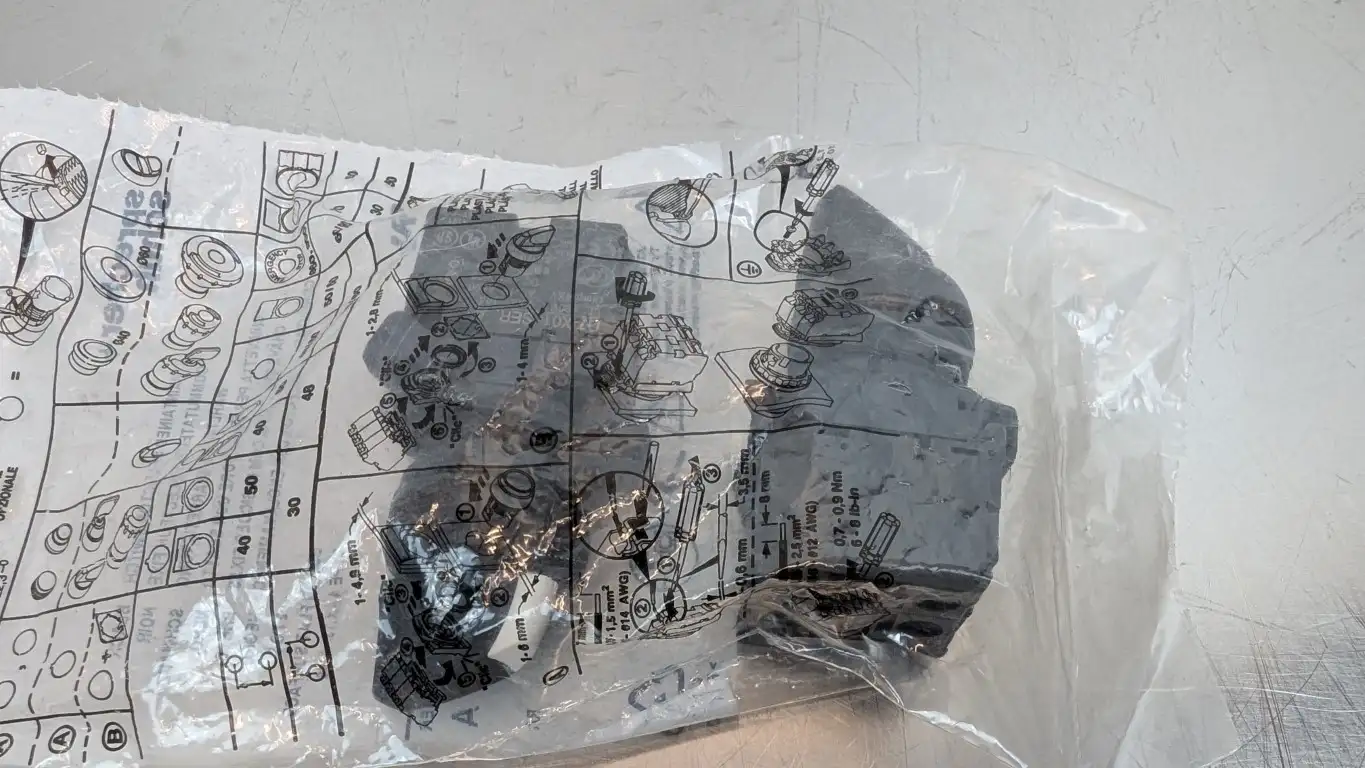 2 Pack sprecher+schuh D7P-SM22 Maintained Selector Switch Ser A 2 Position Black - Image 2