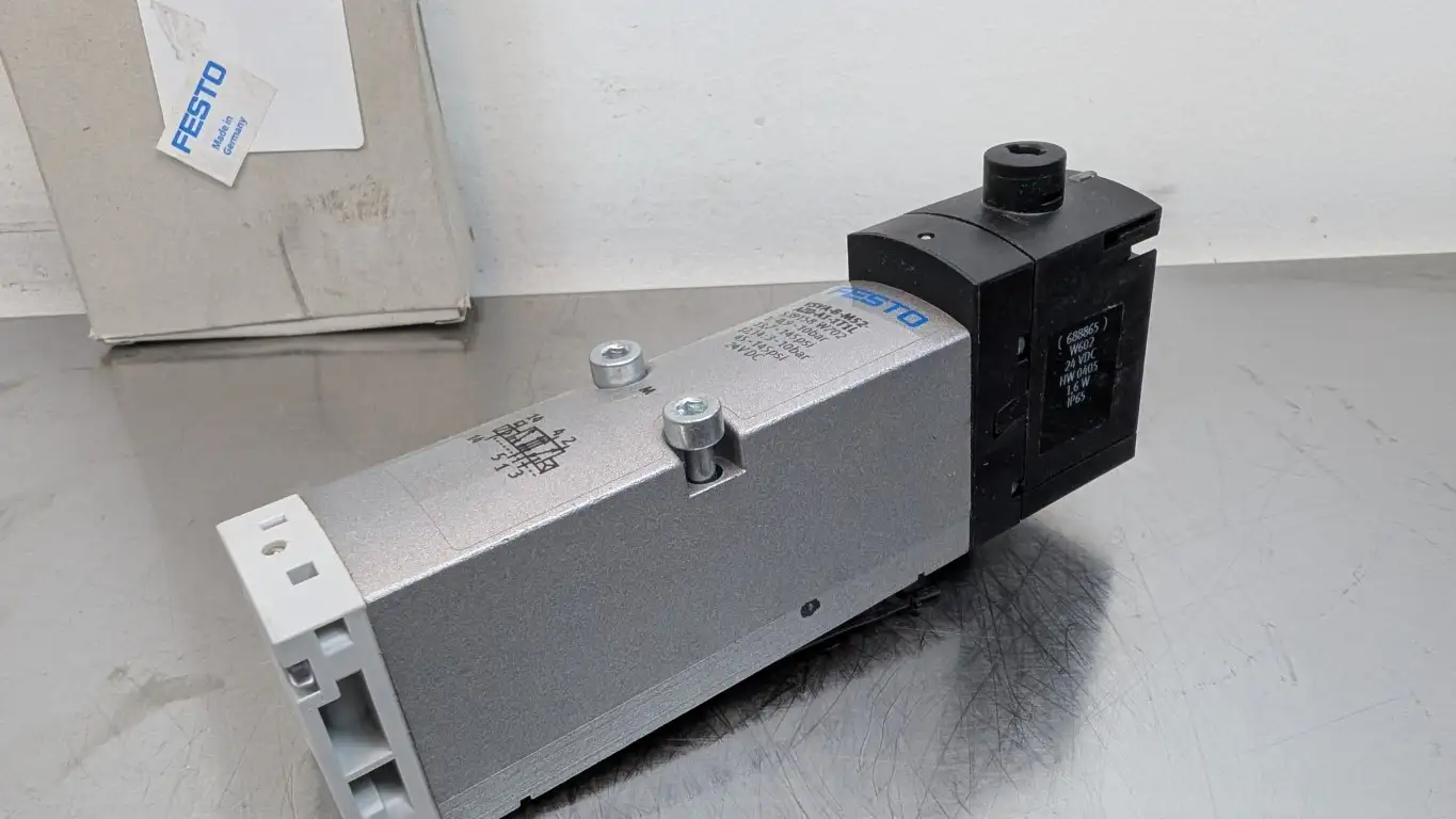 Festo VSVA-B-M52-AZD-A1-1T1L Solenoid Valve 539158 24VDC Coil 1.6W - Image 2