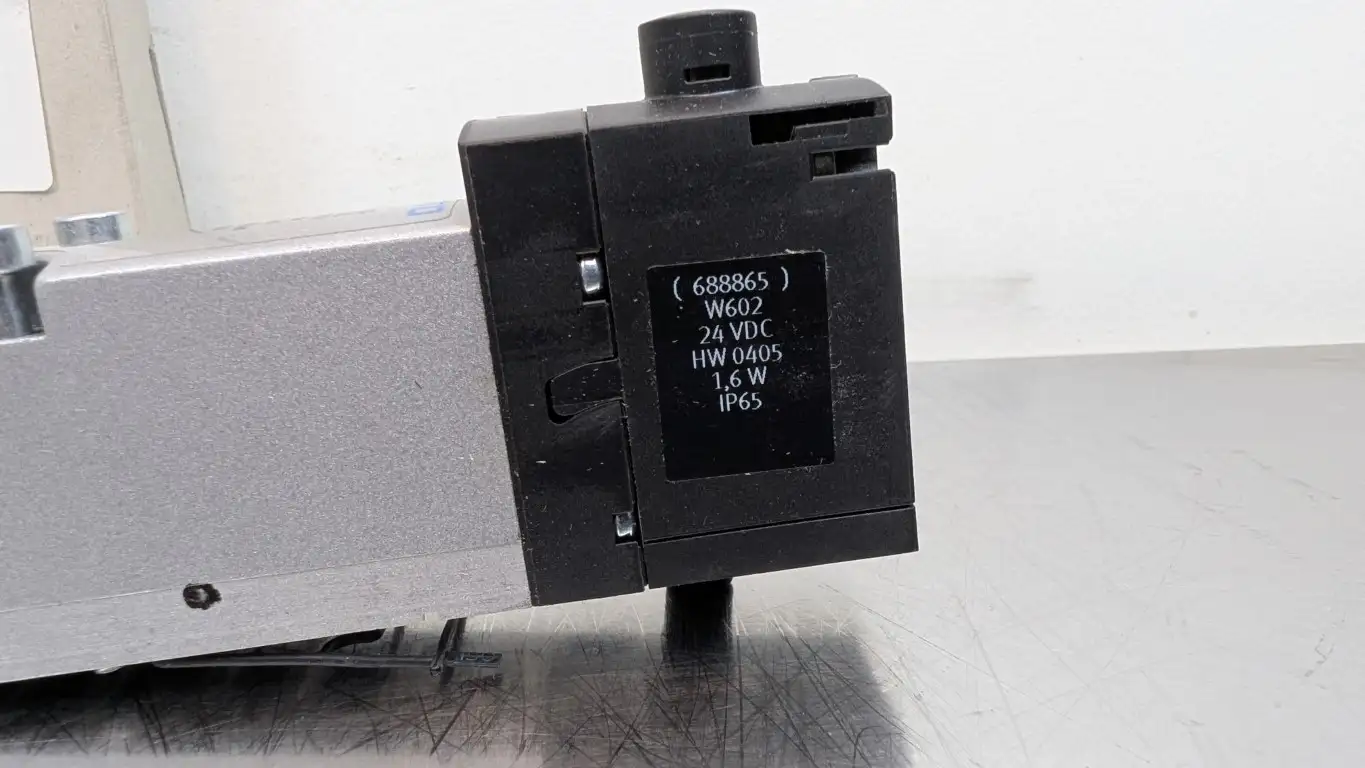 Festo VSVA-B-M52-AZD-A1-1T1L Solenoid Valve 539158 24VDC Coil 1.6W - Image 3