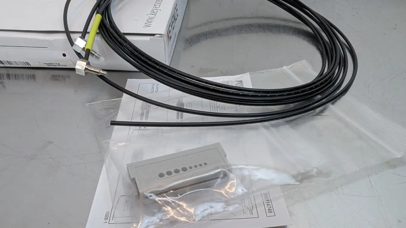 Keyence FU-R77TZ Fiber Optic Sensor 2m - Image 2