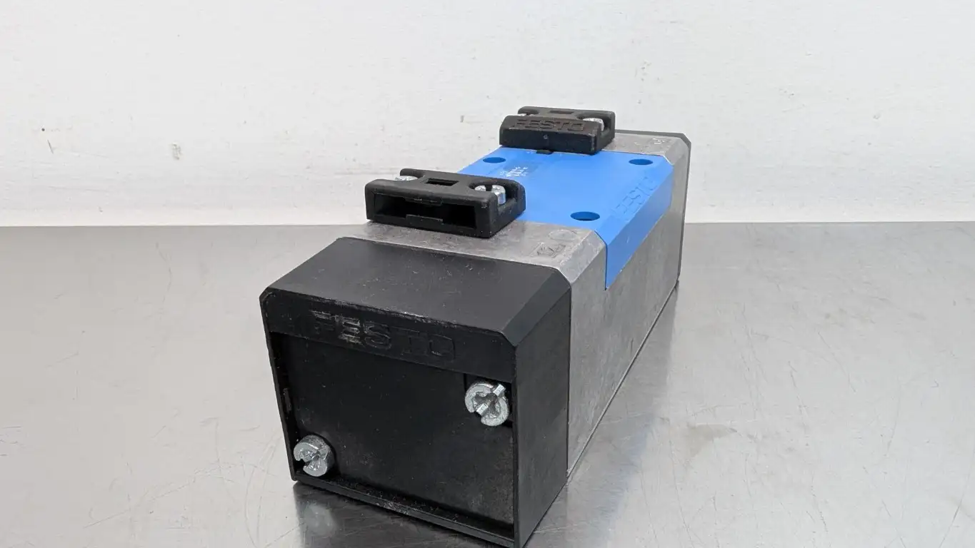 Festo VL-5/2-D-2-FR-C Pneumatic Valve 151844 40-240 PSI - Image 2