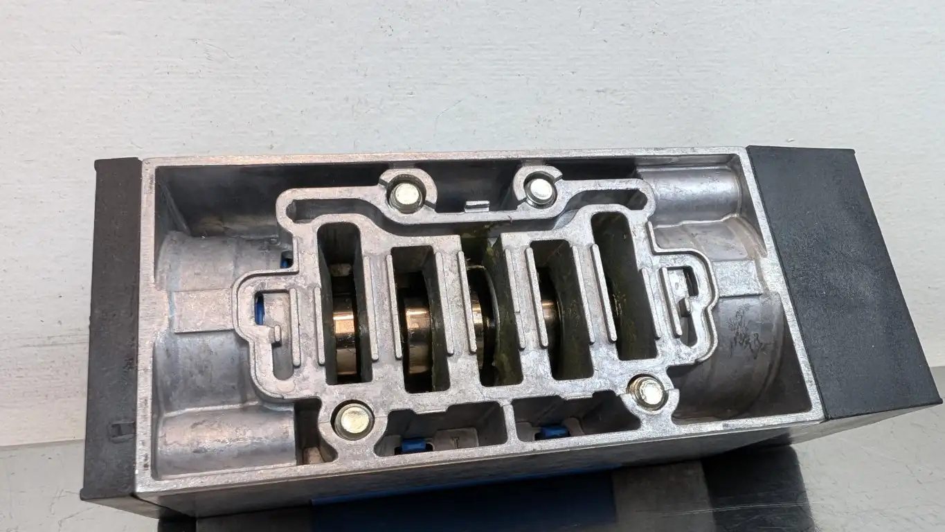 Festo VL-5/2-D-2-FR-C Pneumatic Valve 151844 40-240 PSI - Image 4