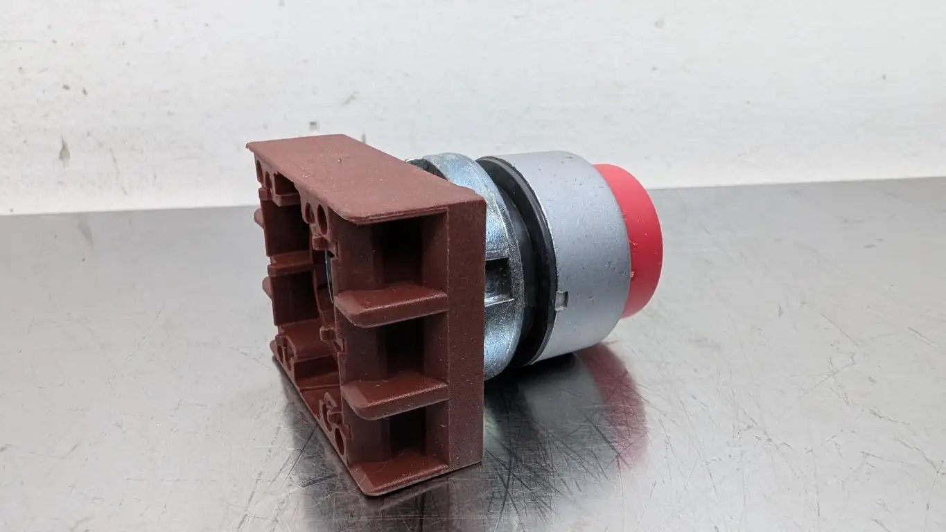 GE P9MPNRS Momentary Standard Pushbutton Satin Chrome 22mm Red - Image 3