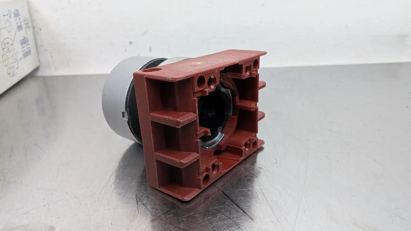 GE P9MPNVG Momentary Standard Pushbutton Satin Chrome 22mm Green - Image 3